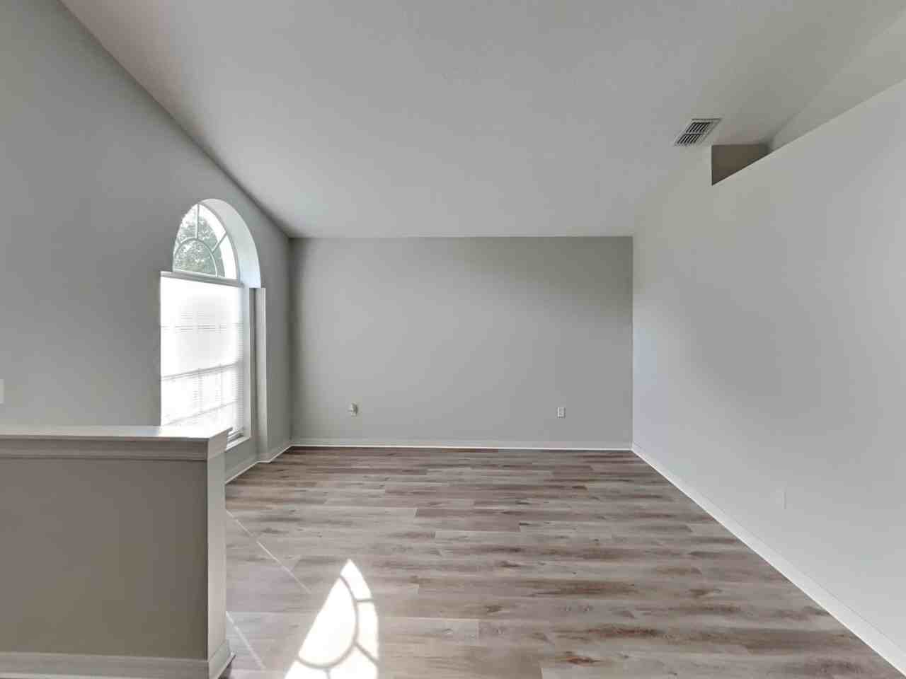 5057 Ayrshire Dr - Photo 6 of 16