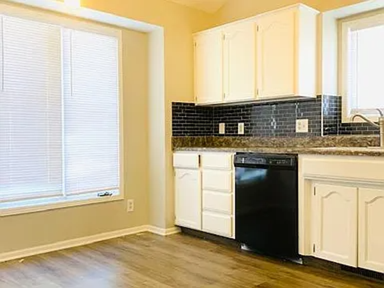 12669 Meredith Ave - Photo 2 of 11