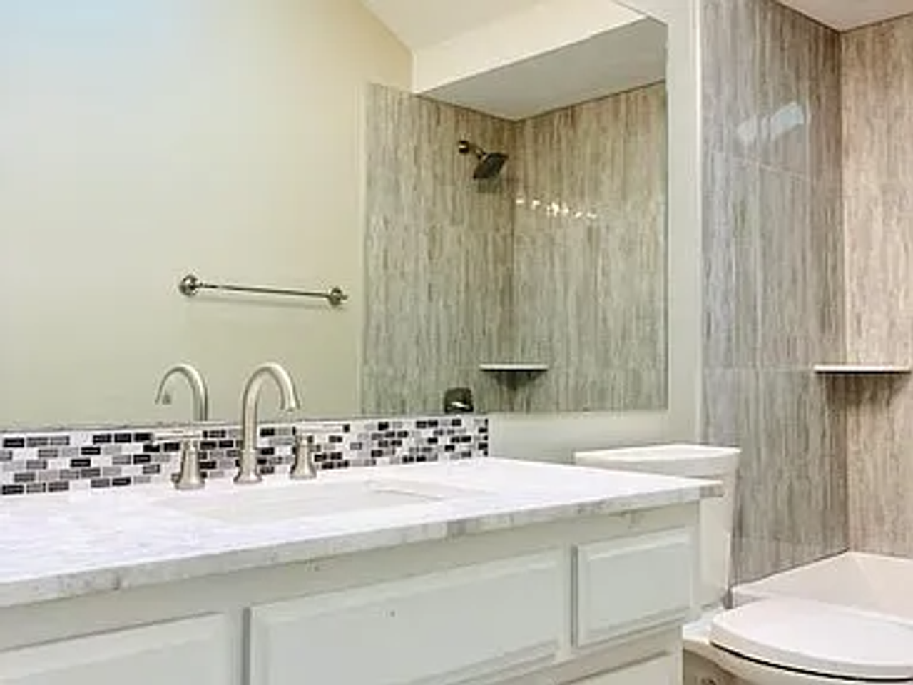 12669 Meredith Ave - Photo 5 of 11