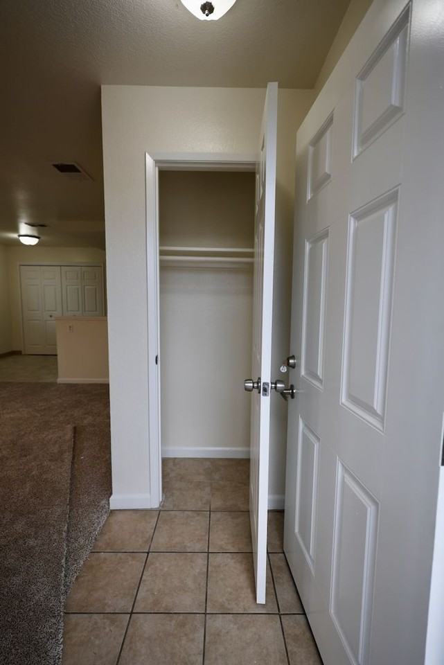 208 Grant Ave - Photo 3 of 17