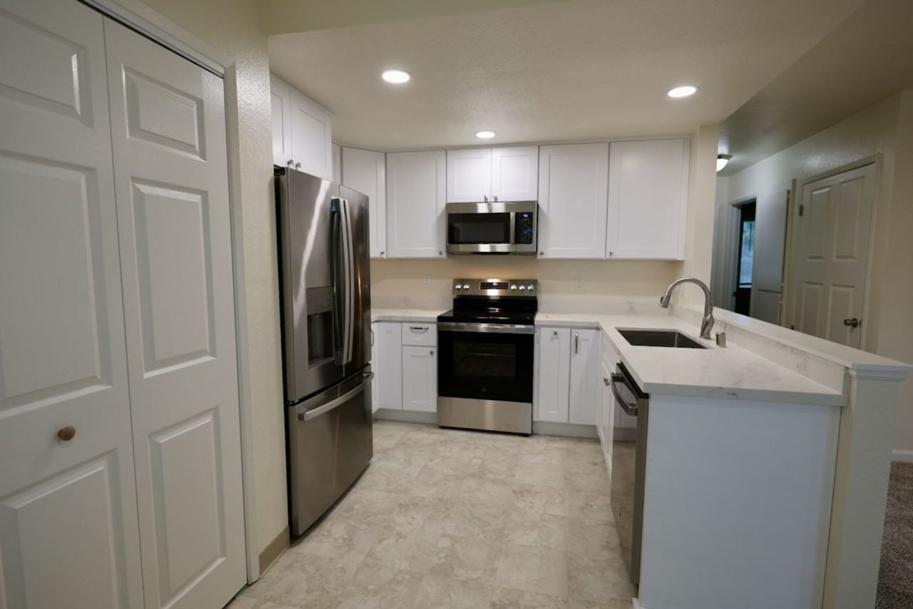 208 Grant Ave - Photo 6 of 17