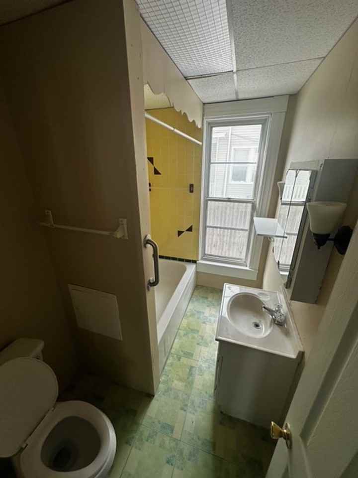 97 Glendale Park - Photo 4 of 17