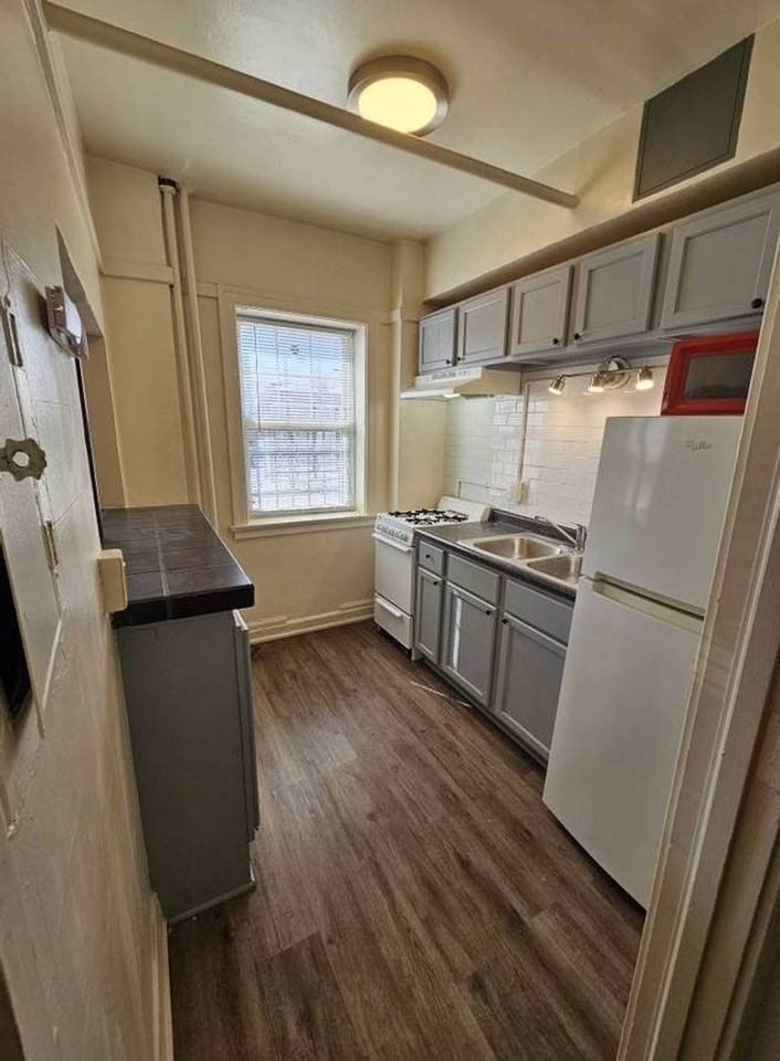 Blackstone - Photo 4 of 48