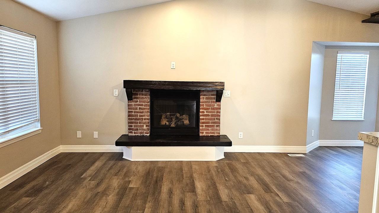 1722 N Peartree Ct - Photo 3 of 22