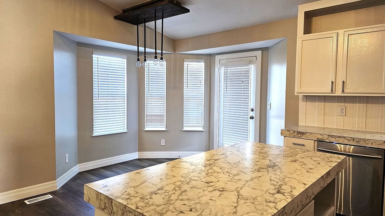 1722 N Peartree Ct - Photo 5 of 22