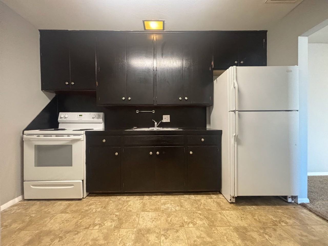 1033 W Washita St - Photo 3 of 10