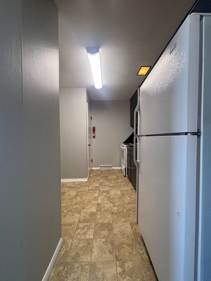 1033 W Washita St - Photo 4 of 10