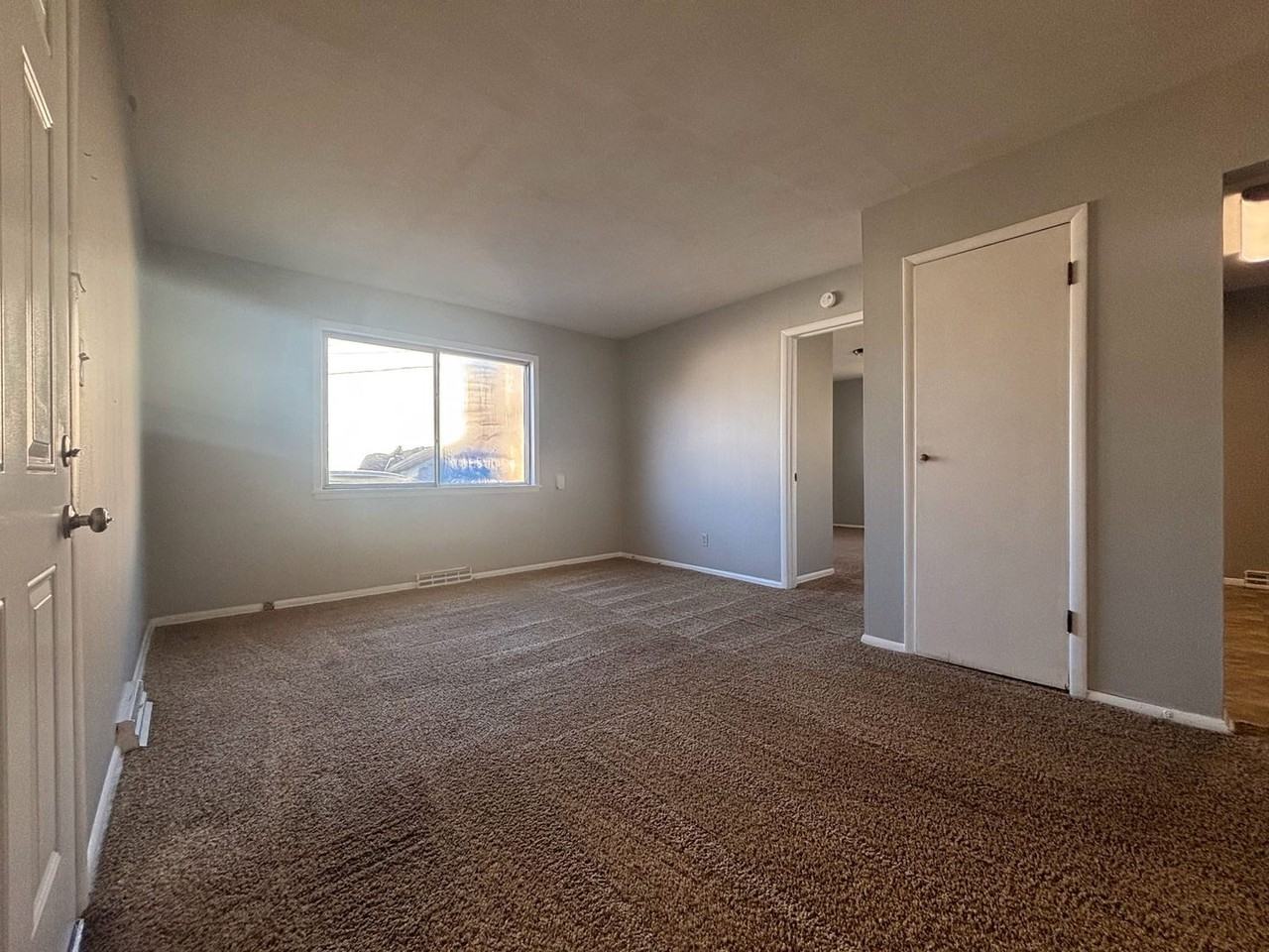 1033 W Washita St - Photo 5 of 10