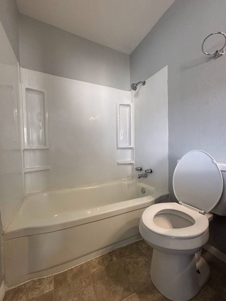 1033 W Washita St - Photo 6 of 10