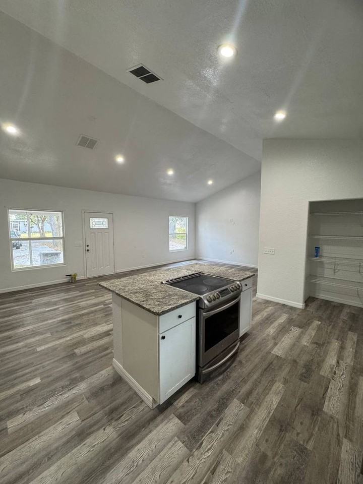 930 Reynolds Rd - Photo 5 of 20