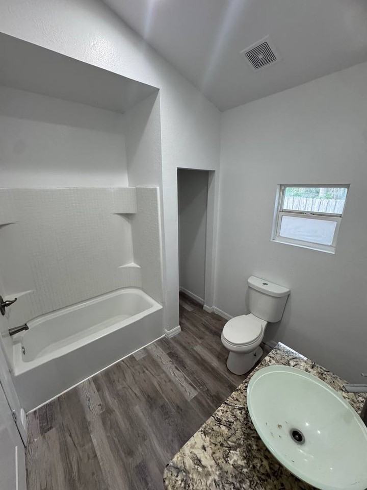 930 Reynolds Rd - Photo 6 of 20