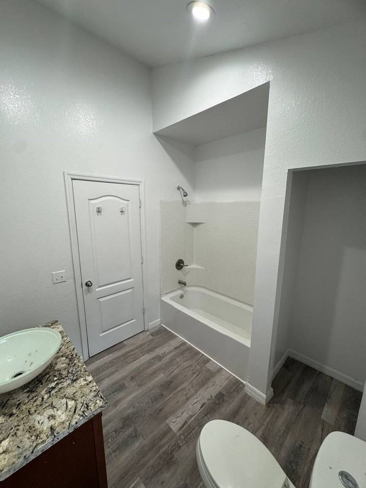 930 Reynolds Rd - Photo 7 of 20