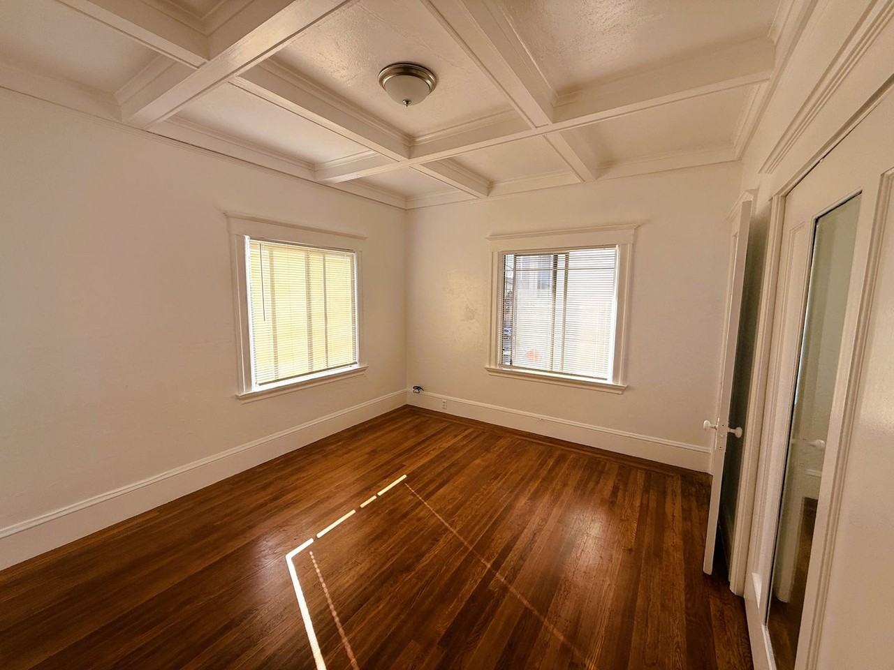 464 41st St - Photo 3 of 10