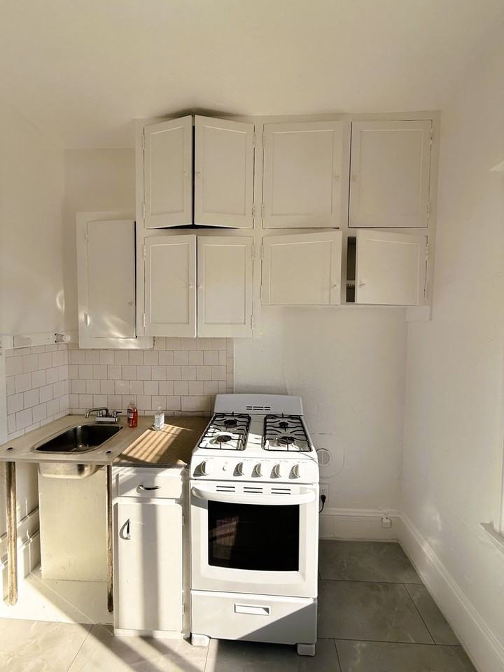 464 41st St - Photo 5 of 10