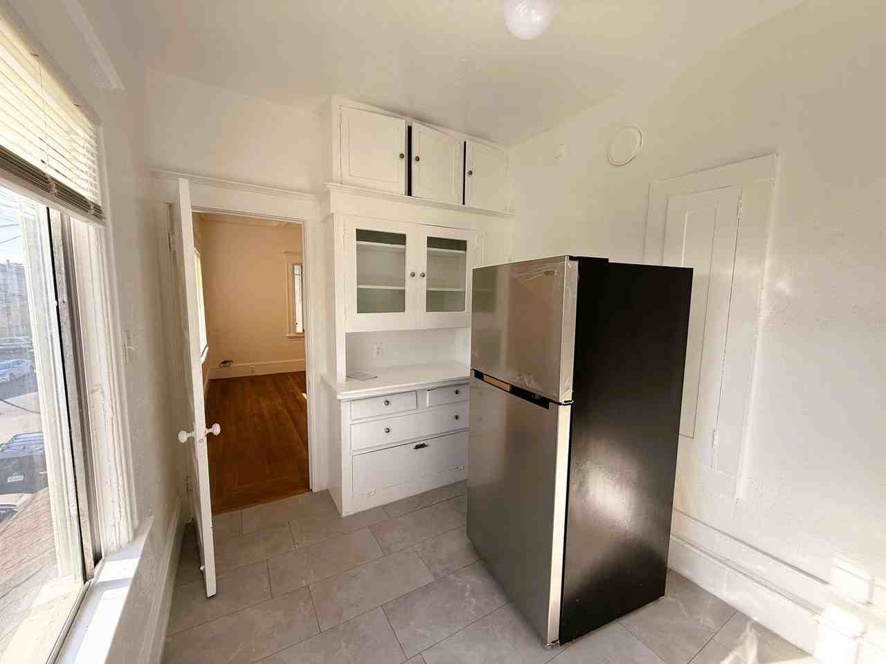 464 41st St - Photo 6 of 10