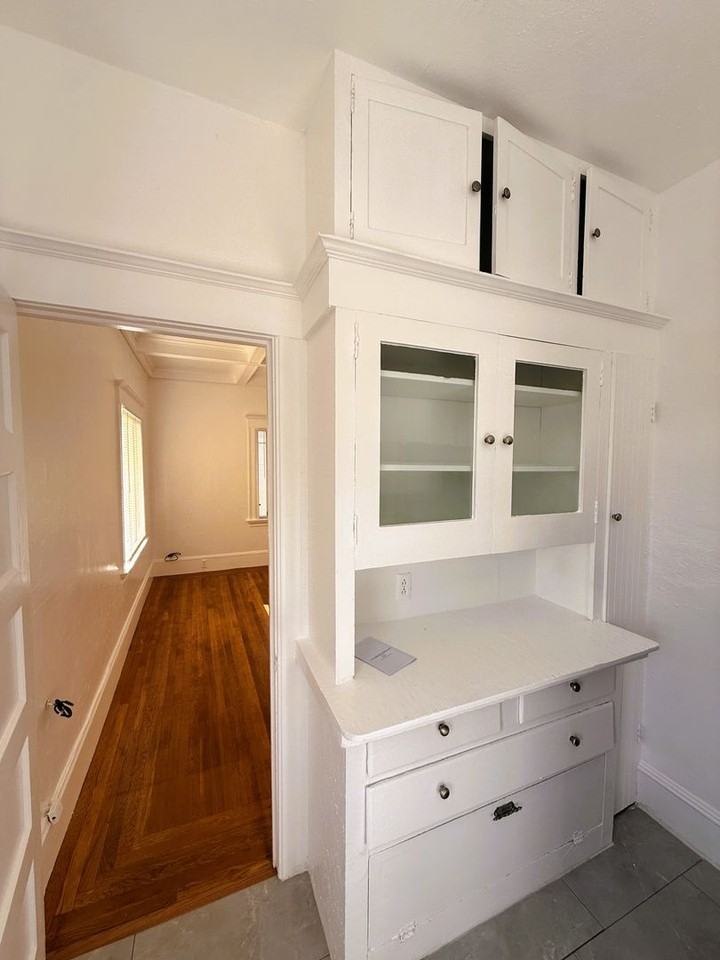 464 41st St - Photo 7 of 10