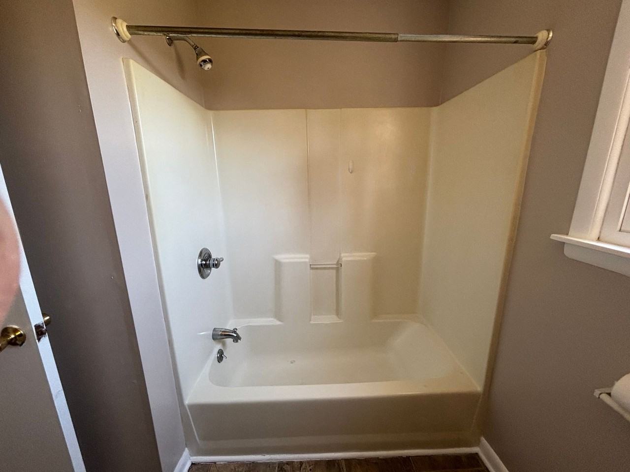 208 Colwell Ln - Photo 6 of 12