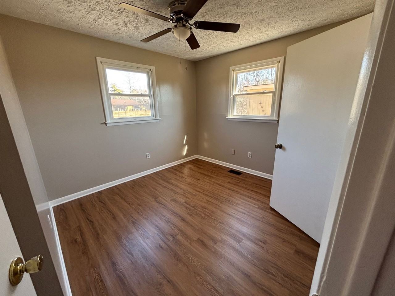 208 Colwell Ln - Photo 7 of 12