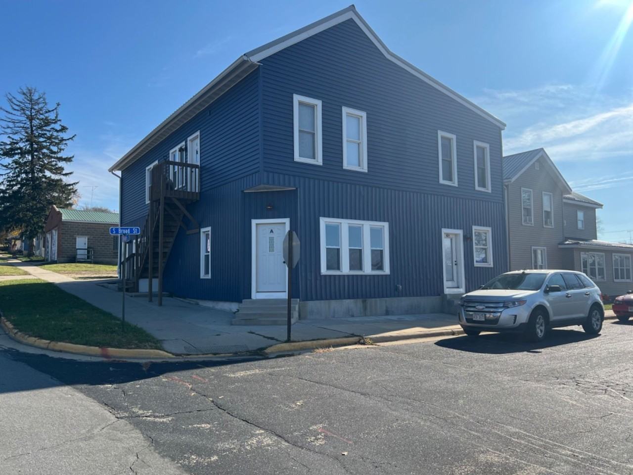 402 E Milwaukee St - Photo 2 of 3