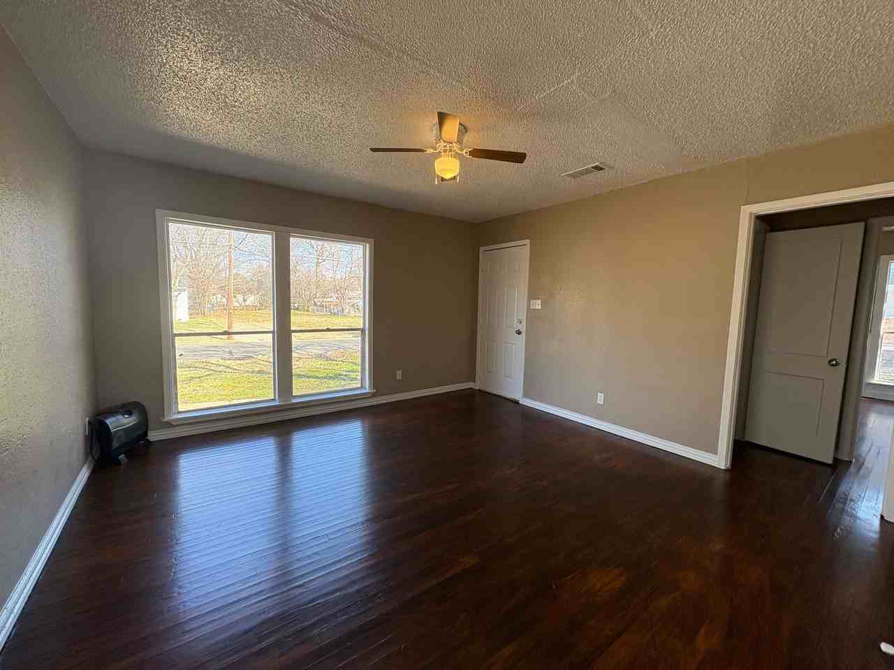 622 W 75th St - Photo 7 of 14