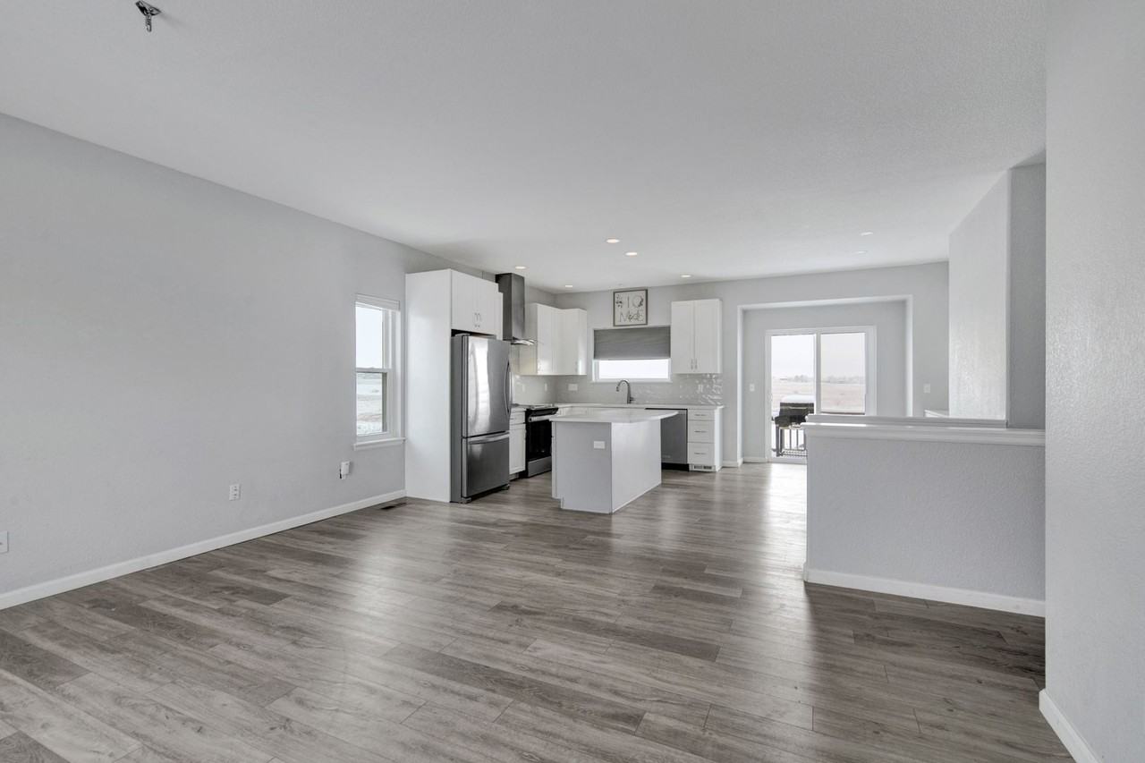 7838 Creekfront Dr - Photo 3 of 20