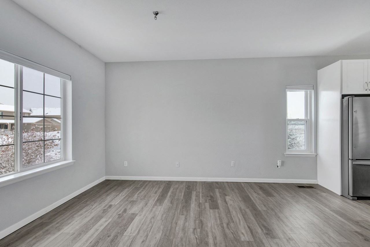 7838 Creekfront Dr - Photo 4 of 20