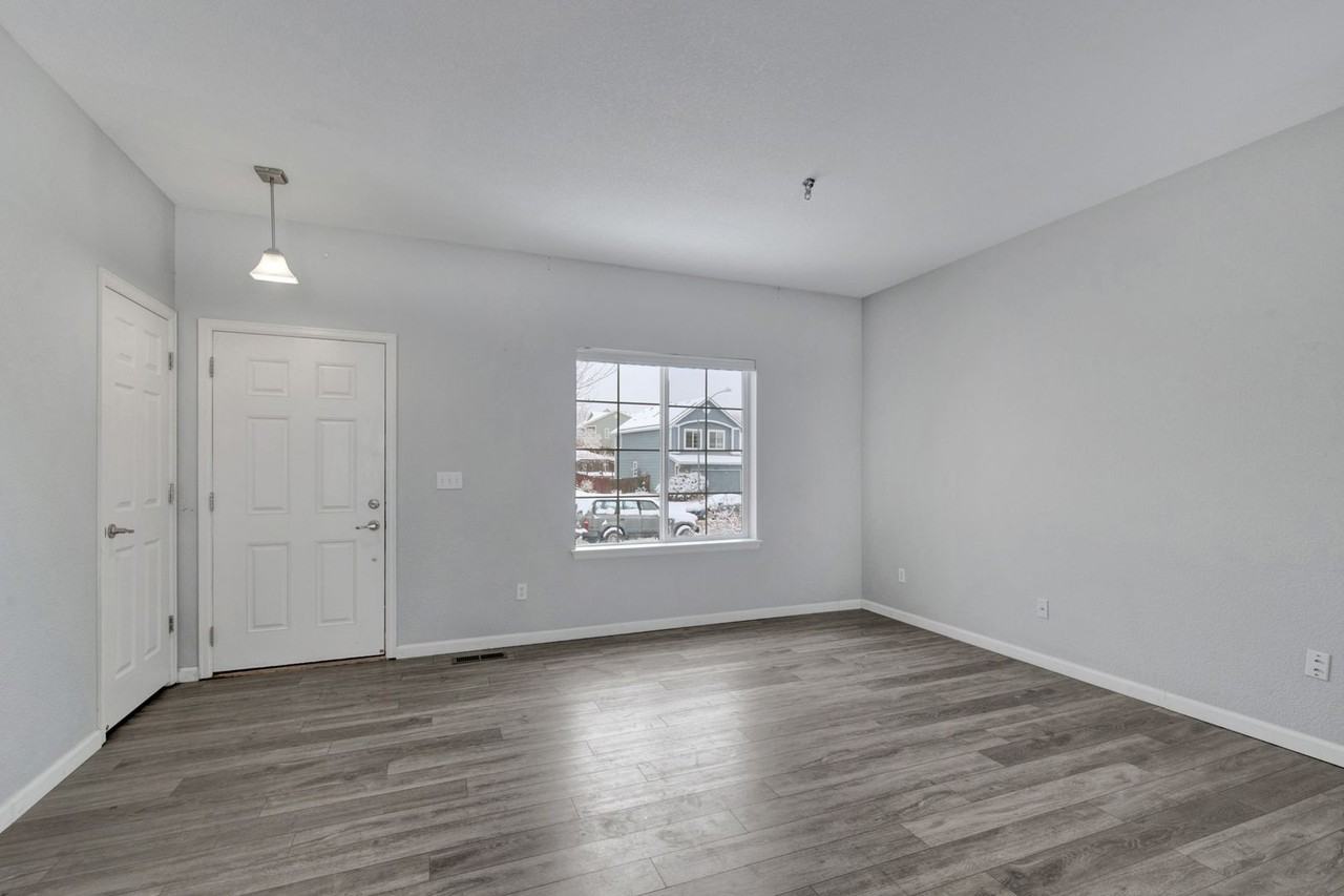 7838 Creekfront Dr - Photo 5 of 20