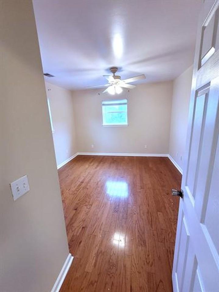 610 College Park Cir - Photo 3 of 9