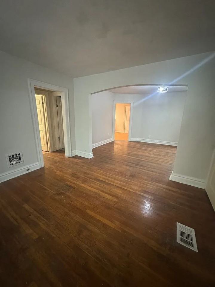 4127 Minnesota Ave #1F - Photo 4 of 11