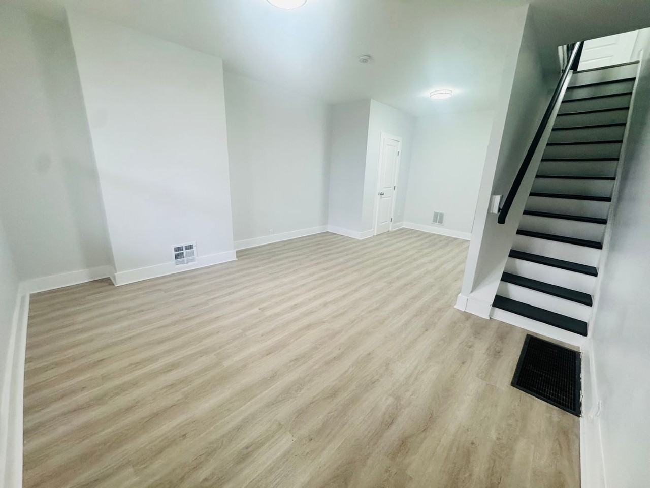 1458 N Wanamaker St - Photo 6 of 27