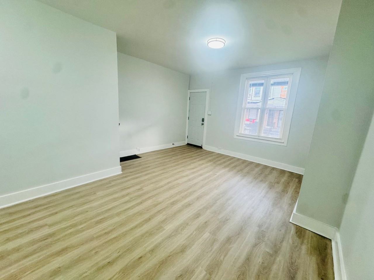 1458 N Wanamaker St - Photo 7 of 27