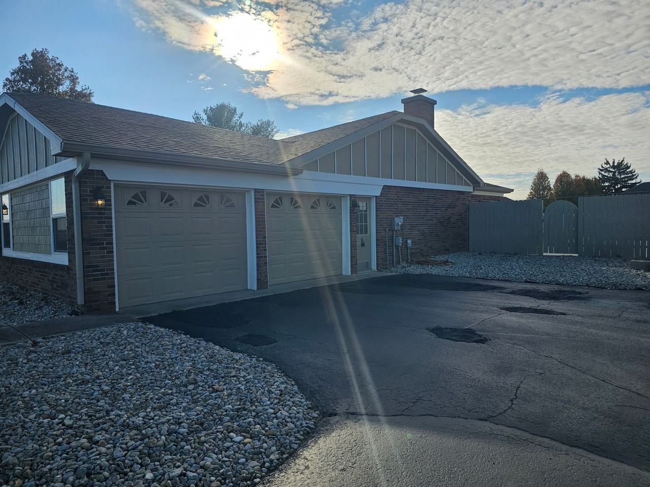 795 Country Club Dr - Photo 2 of 27