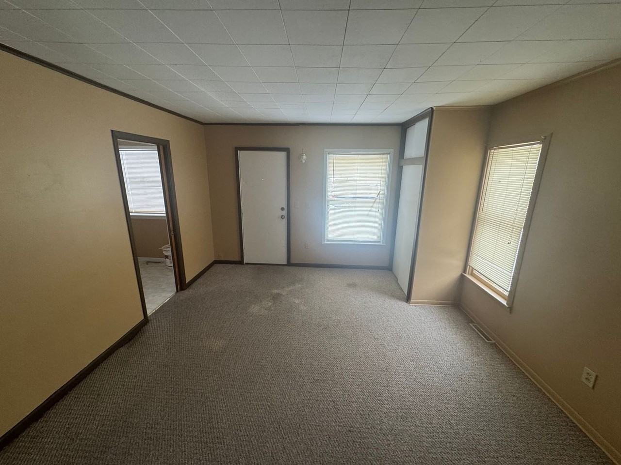 2401 Lowell Ave - Photo 3 of 10