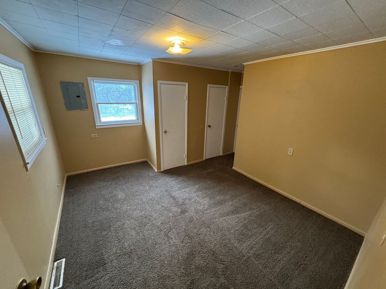 2401 Lowell Ave - Photo 7 of 10