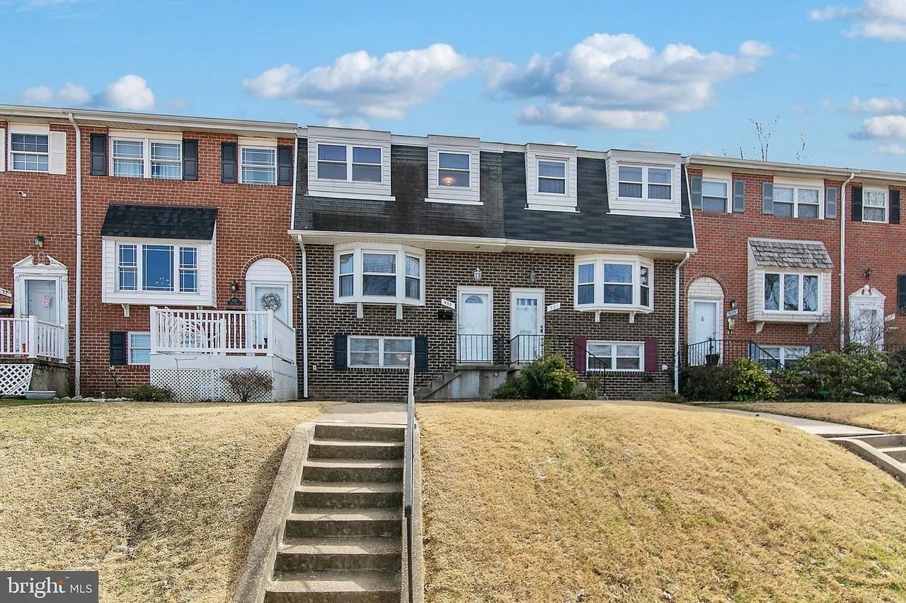 933 Elm Rd - Photo 3 of 29