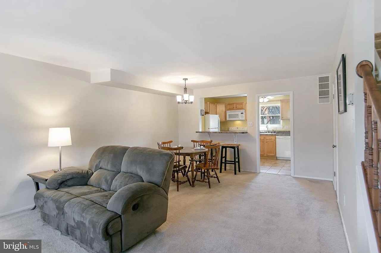 933 Elm Rd - Photo 7 of 29