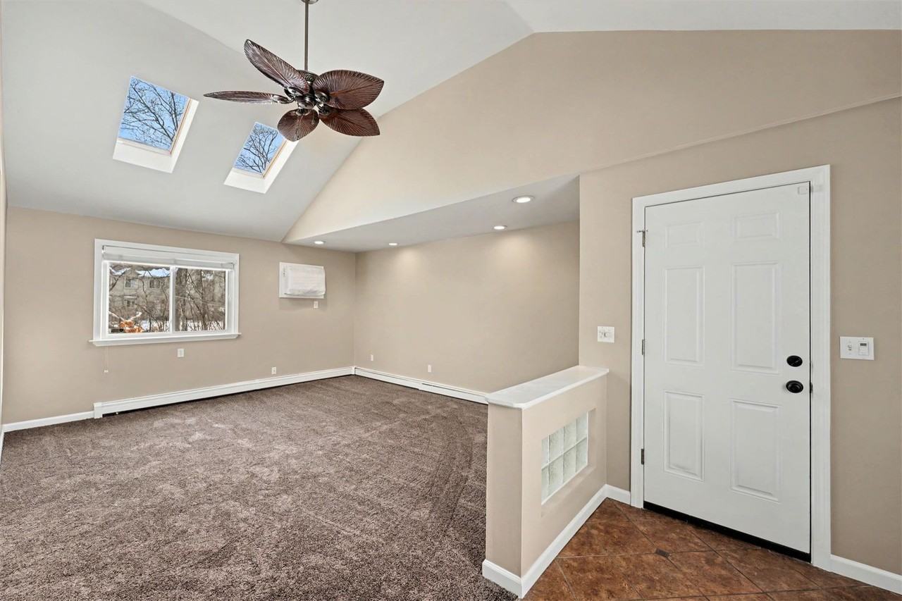 15880 Park Ln - Photo 5 of 18