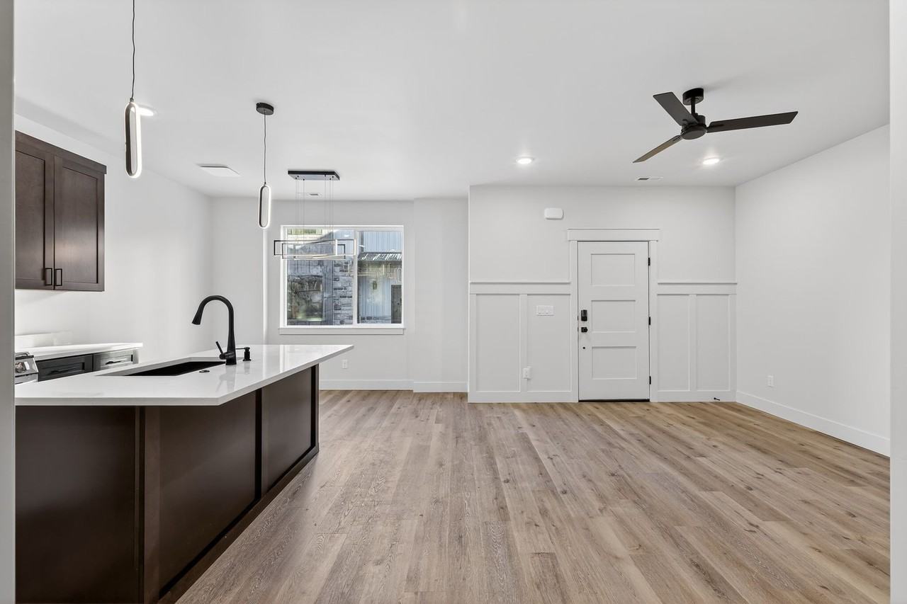 691 S Boulevard - Photo 3 of 50