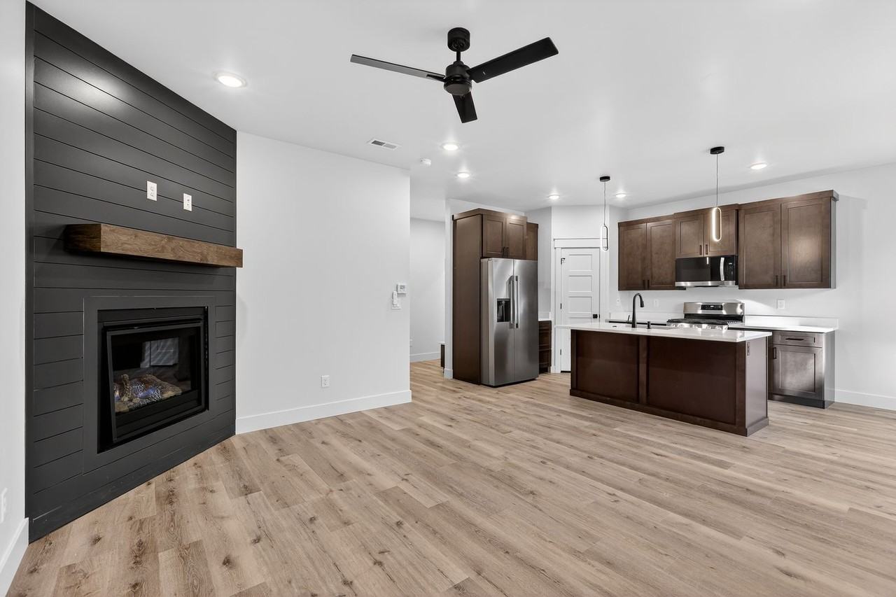 691 S Boulevard - Photo 7 of 50