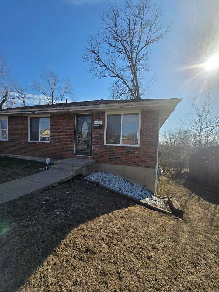 8713 E 7th St - Photo 2 of 15