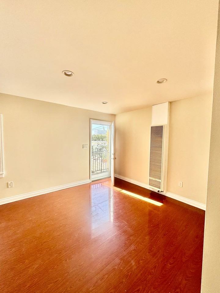 1964 N Gower St - Photo 3 of 10