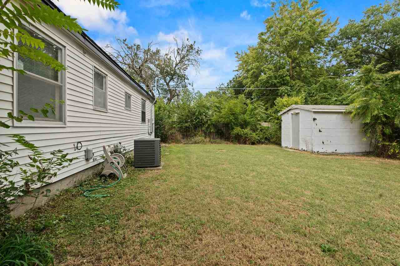 1616 E Funston St - Photo 2 of 23