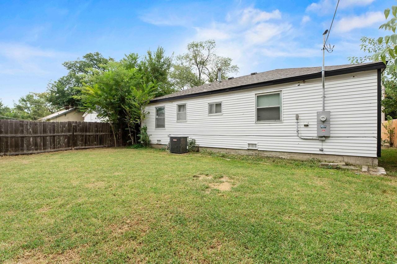 1616 E Funston St - Photo 6 of 23