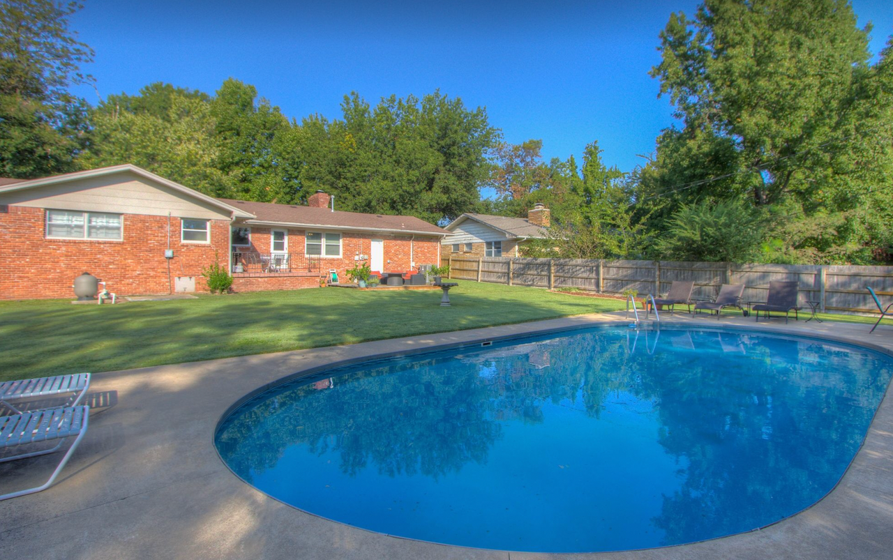 1937 S Fulton Ave - Photo 2 of 38