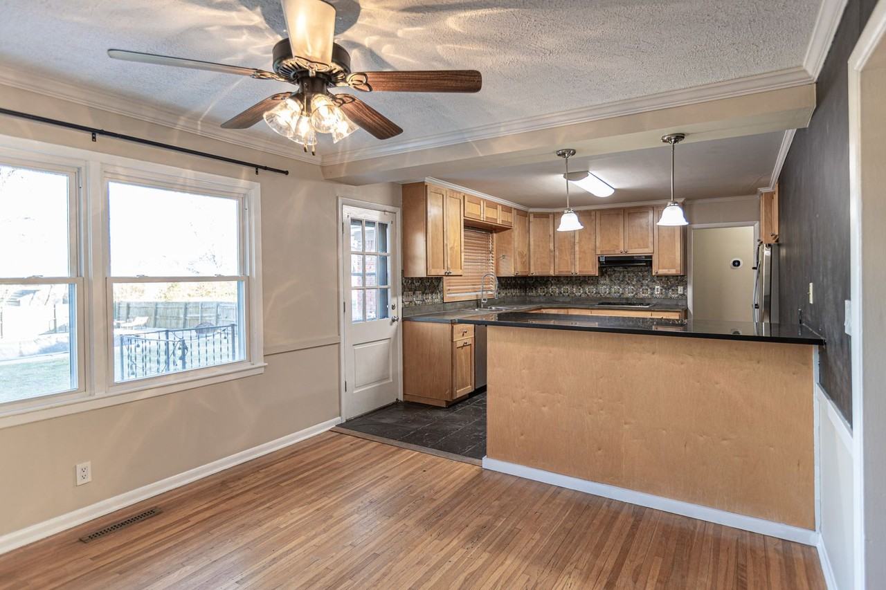 1937 S Fulton Ave - Photo 3 of 38