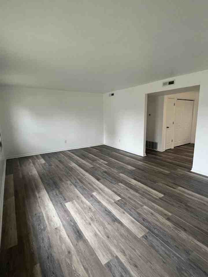 1288 Kenilwood Way - Photo 3 of 7