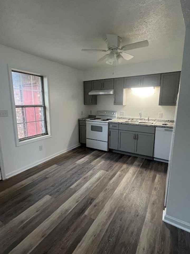 1288 Kenilwood Way - Photo 4 of 7