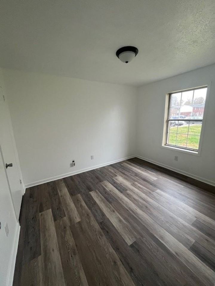 1288 Kenilwood Way - Photo 6 of 7