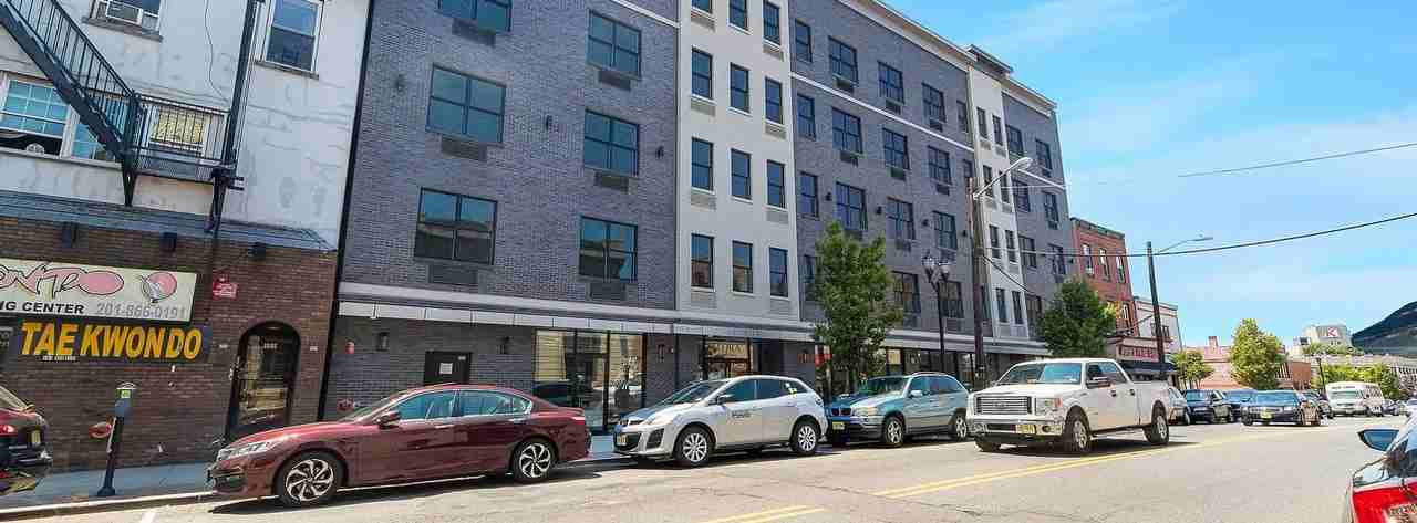 FLORA - Photo 3 of 11