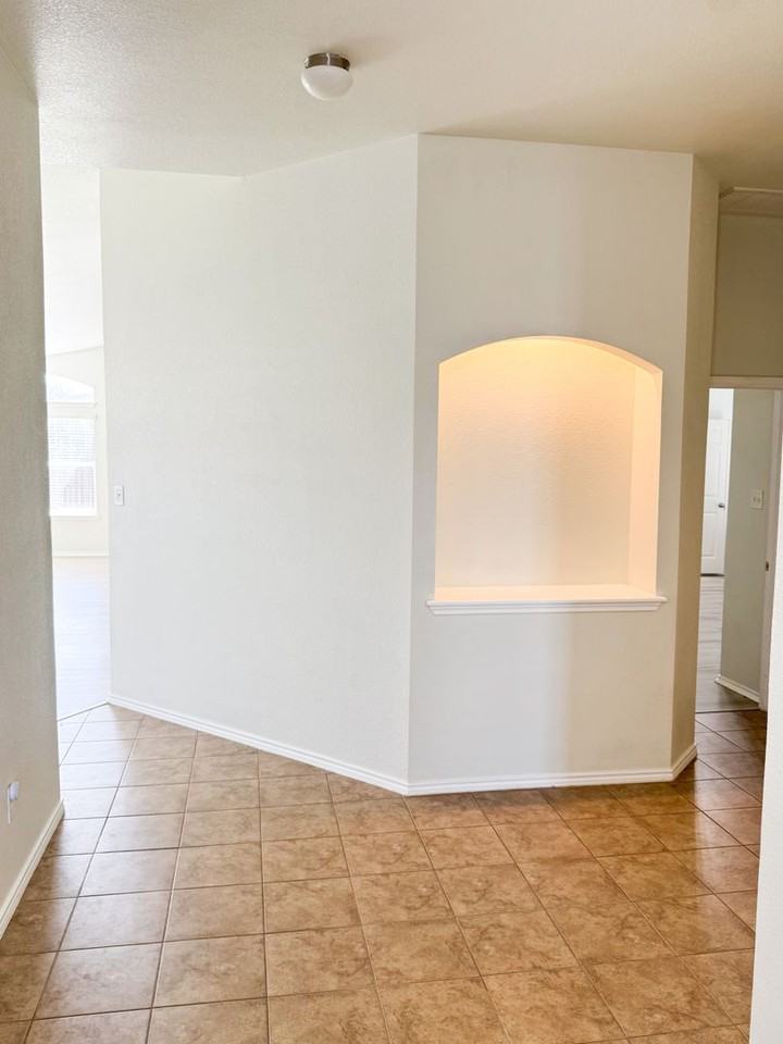 5202 Rimes Ct - Photo 3 of 22